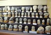 A museum in Japan that showcases various naturally formed rocks with faces on them. - (えいろい コロッケ プレジャ | 武蔬 加展 ハリセンボ 春菜 CHA ザキヤマ