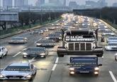 An I'm Da King of Da Highway meme based on the Real People in Other Cars image