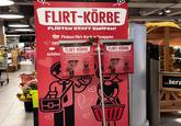 FLIRT-KORSE FLIRT-KÖRBE FLIRTEN STATT SWIPEN! Off schön Pinken Flirt-Korb schnappen ♡ Kempken ♡ FLIRT-KÖRBE tds FLIRT-KÖRBE FLIRTEN STATT SWIPEN! Schnapp dir einen pinken Flirt-Korb Zeig, dass du offen für einen Flirt bist Traumpartner begegnen ♡ FLIRTEN STATT SWIPEN! an el Schnapp dir einen pinken Flirt-Korb Zeig, dass du offen für einen Flirt bist Traumpartner begegnen ♡ 12 ♡ B ...herz