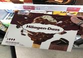 Biscoff SERVING SUGGESTION SAVE 50p £2.50 SAVE 50p Snickers Ice Cream Häagen-Dazs 99 NEW 3111 939 kJ 關 Fat Saturates Sugars. Salt 225 kcal 14.8g 9.8g 15.3g 0.13 g 11% 21% 49% 17% 2% 1x Per 100g: 1467 kJ/352 kcal (64g) ICE CREAM BARS Häagen-Dazs CRUNCHY COOKIES & CREAM £
