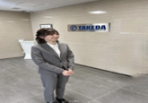 Saori Araki posted images of her dressed in a grey suit to her Instagram page @kawausosuki0513 on July 26th, 2025, explaining that the image was originally taken during a visit to the Japanese design and manufacturing company Takeda.