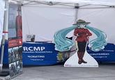 FOR ADVE RCMP Canadian Mounted Police RECRUITING careers.ca rmer le du Canada ECRUTEMENT rrieresgrc.ca Con Fure Media, NC. www.pup.net propra