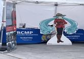 DETERRACENT RCMP Canadian Mounted Police RECRUITING Pencareers.ca rmer le du Canada ECRUTEMENT rrieresgrc.ca Con MAC. www.propre