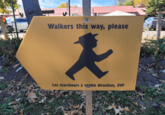 Walkers this way, please Les marcheurs à centte direction, SVP