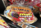LANTE EDITION gels 20 LIMIT EDITION THOMAS mini bagels FROOT LOOPS TH NETWT 1502 (425g) PER 2 BAGEL SERVING 260 0 360mg CALORIES SAT FAT SODIUM 0% DV 16 PRE- SLICED PARVE 99 ADDED SUGARS sible: HOM Page YOURIN N