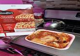 PULLOUT Stouffer's MEAT LOVERS LASAGNA WITH PREMIUM PEPPERONI, ITALIAN SAUSAGE, SPICY TOMATO SAUCE, AND MOZZARELLA CHEESE 43 LARGE FAMILY SIZE REAL CHEESE ABOUT NET WT 57 OZ (3 LB90Z) 1.61kg SERVINGS PERCUPSERVING STATION FOR TALAATTA SORGENTENT DEE OFF OFF Bak Broil
