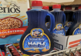 Gluten Free NO ARTIFICIAL FLAVORS NO COLORS FROM ARTIFICIAL SOURCES a erios LE IN OATS CAPN CRUNCHS OCEAN BLUE ARTIFICIALLY APLE CA OCE ART O HELP HOLESTEROL HEART HEALTHY DIET 140 O NET ΟΙ O O CAP'N CRUNCH'S OCEAN BLUE ARTIFICIALLY MAPLE FLAVORED SYRUP O 100 Ο CALORIES PER SERVING о 8, INC. 07307 USA com TOR 1008 24 FL OZ (710 m OD