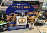สแกนจ่ายด้วย true ZA W Pay Pay robbil LINE Pay Pootang Pay 支付宝 Auntie Anne's WELCOME TO AU THANK YOU PRETZEL Eau de Parfum สัมผัสกลิ่นหอมละมุน จากเพรทเซลอัลมอนด์อบใหม่ 0105532021000 1253 บริษัท เซ็นทรัล เรสตอรองส์ ก 03030000240967 VC970 (en deud) #7 8.2560 Wankers Fragrance Set ายปั๊บ Su5b 'พอยก่ rabbitrewards.co.th รแรบบิทที่ผูกกับ rabbit assuün ηnusinn LINE Pay ตะแรบบิท ตรงนี้ TAP RABBIT HERE ธนาคารกรุงเท ୪ rabbit Pretzel Parfum 50 ml. นํ้าหอม 50 มล. ราคา/ขวด 950.- (เฉพาะสาขาที่ร่วมรายการ) Top Note Auntie Anne's 3 PRETZEL Eau de Parfum Almond Pretzel Middle Note Base Note Almond Salty Caramel Coconut Heliotrope Vanilla Sandal wool 16 ธ.ค. 67 - 28 ก.พ. 68 หรือจนกว่าสินค้าจะหมด (มีจำนวนจำกัด) lode wonder PRETZEL 1,090.-/Set PRETZEL PRETZEL PRETZEL Pretream Hand Pretzel Eau de Parfum Perfume Pretzel Per Sachet Auntie Anne's 060LOCZ COLL Savory SJB Tieshly Baked PRETZEL Tau de Parfo TESTER ORIGINAL PRETZEL HAM 35 Sweet ALMOND PRETZEL wn 45