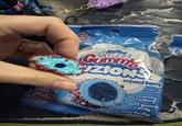 Stuffed PUFFS Gumme UZIONS TM tu a Juod nivia mixed berry NATURALLY & ARTRO FLAVORED Crunchy Coating soft gummy candy Sour fruity center 02 (120)