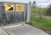 CAUTION ATTENTION DANGER Steep Drop WE ARE NOT RESPONSIBLE FOR ACCIDENTS OR INJURY DANGER Descente Apique NOUS NE SOMMES PAS RESPONSABLES POUR LES ACCIDENTS OU LES BLESSURES