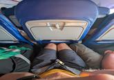 Fasten seat belt while seated Biztonsági ovet kérjük becsatolni Пристебніть ремені безпеки під час сидіння Life vest under your seat Mentőmellény az ülés alatt Рятувальний жилет знаходиться під Вашим кріслом