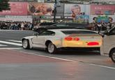 演じる のどにも。 のど直接うるおう 龍角散ダイレクト 宮益坂方面 渋谷駅改札口方面 JR 渋谷駅 左通 For Mya Aves For JR Shibuya Station Teles Ga ←← CARLESU RAR 水なして飲む、どうるおう 龍角散ダイレクト ダイレクト 渋谷の街が、 トイ ストーリー
