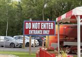 DO NOT ENTER ENTRANCE ONLY SERVI CANADA'S BEST HOT DOG! GOOD FOOD AND GREAT TIMES! SATISFACTION GUARANTEED UP