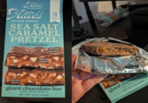 Allie's ARTISAN SNACKS Allie's ARTISAN SNACKS 3X more filling SEA SALT CARAMEL PRETZEL in milk chocolate rich milk chocolate salted caramel pretzel pieces giant chocolate bar SMALL BATCH SWEETS NET WT. 8 oz (226g) pretzel pieces SMALL BATCH SWEETS NET WT. 8 oz (226g) giant chocolate ba Best Before: