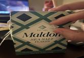 EST. 1882 Maldon SEA SALT FLAKES This sult does not supply co Net Wt. 8.5oz 240g
