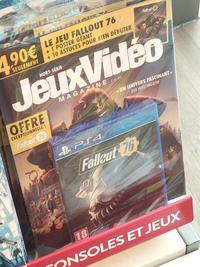 190€ LE JEU FALLOUT 76 + 1 POSTER GÉANT 90€ Fall:ut 76 SEULEMENT + 10 ASTUCES POUR BIEN DÉBUTER HORS-SÉRIE JeuxVidéo MAGAZINE.com OFFRE « UN UNIVERS FASCINANT» JEUX VIDEO MAGAZINE EXCEPTIONNELLE ! Falleut 76 B PS4 Falleut 76 18 ONSOLES ET JEUX