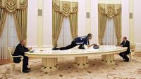 Putin's Long Table / Large Table