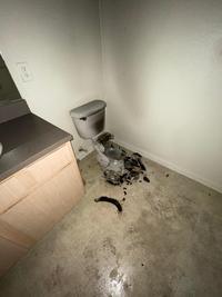 <blockquote class="twitter-tweet"><p lang="en" dir="ltr">Okmulgee, Oklahoma fire crews say they had a bizarre lightning strike call at the Oxford Apartments overnight. They say lightning came through the vent in the roof and struck the toilet, shattering it. Photos from <a href="https://twitter.com/brookegrif_tv?ref_src=twsrc%5Etfw">@brookegrif_tv</a>. <a href="https://twitter.com/hashtag/okwx?src=hash&amp;ref_src=twsrc%5Etfw">#okwx</a> <a href="https://t.co/sLP83ccXAo">pic.twitter.com/sLP83ccXAo</a></p>&mdash; Weathercaster Johnny Caudle (@wxcaudle) <a href="https://twitter.com/wxcaudle/status/1522195534471221250?ref_src=twsrc%5Etfw">May 5, 2022</a></blockquote> <script async src="https://platform.twitter.com/widgets.js" charset="utf-8"></script> 