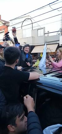 Context: Liliana López Foresi (an Argentine journalist) <a href="https://twitter.com/Mhhhm_OK/status/1712864786625544702">compared the highly controversial Javier Milei with Pochita</a>, because Pochita is the demon the rest of demons fear and because it has a chainsaw; Javier Milei also uses a chainsaw to symbolize his plans to heavily reduce the State. La Libertad Avanza <a href="https://twitter.com/DianaMondino/status/1712888553691136227">embraced this comparison</a>. The linked footage is edited, but it's the most complete fragment I could find online, C5N has not posted the unedited fragment.