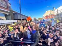 Context: Liliana López Foresi (an Argentine journalist) <a href="https://twitter.com/Mhhhm_OK/status/1712864786625544702">compared the highly controversial Javier Milei with Pochita</a>, because Pochita is the demon the rest of demons fear and because it has a chainsaw; Javier Milei also uses a chainsaw to symbolize his plans to heavily reduce the State. La Libertad Avanza <a href="https://twitter.com/DianaMondino/status/1712888553691136227">embraced this comparison</a>. The linked footage is edited, but it's the most complete fragment I could find online, C5N has not posted the unedited fragment. There's already an image of Milei holding a Pochita toy, but this one has a plushie and, more importantly, it is in higher quality.