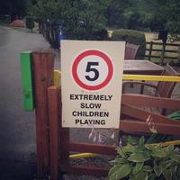 5 BROW EXTREMELY SLOW CHILDREN PLAYING