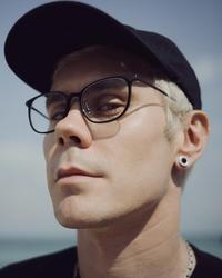 Ян Топлес photo