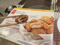 CLUB SIZE FORMAT CLUB President's Choice le Choix du Président. Perfectly seasoned white meat Viande blanche parfaitement assaisonnée REC CHICKEN NO ESCALO BREADED CHICKEN BRE FULLY COOKE NT CUITES RINE DE POULET PANÉES ES DE POULET 54 PEAUX HIMUM PIECES MINIMUM NO ARTIFICIAL FLAVOURS OR SYNTHETIC SANS SAVEURS ARTIFICIELLES SUGGESTED SERVING PRESENTATION SUGGE PHOTO ENLARGED/PU