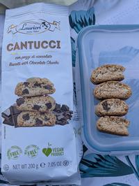 URINGS serving suggestion حلال Halal Laurieri master bakers CANTUCCI con pezzi di cioccolato Biscotti with Chocolate Chunks PRESERVAT NATIVES EGGS TRANS FAT FREESTRA (FREE) FROM FROM VEGAN PRODUCT NET WT 200 g e 7.05 OZ NUTS ware eakproof Made in USA