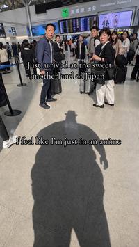 An AI-generated meme of an obese, fedora-wearing man arriving in Japan. The crowd looks at him in horror.