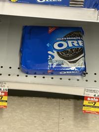 CONFETTI 4.19 le 7 2 or more price 08/11 NET WT 1 18 2.12 07 (513) 961 CHOCOLATE SANDWICH COOKIES NADIEGO MILK'S FAVORITE C ORE 160 2. 130 13 CALORIES BAT FAT SUIT APPEARS WHEN OPENED 17 CHOCOLATE SANDWICH WITHER OF OREO OREO COOKIES ORIGINAL UNIT PRICE 4.1 sale 2/$7 when you buy 2 or more limited time price ww08/11