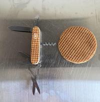 Stroopwafel utility knife