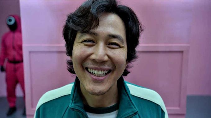 Smiling Seong Gi-Hun meme template
