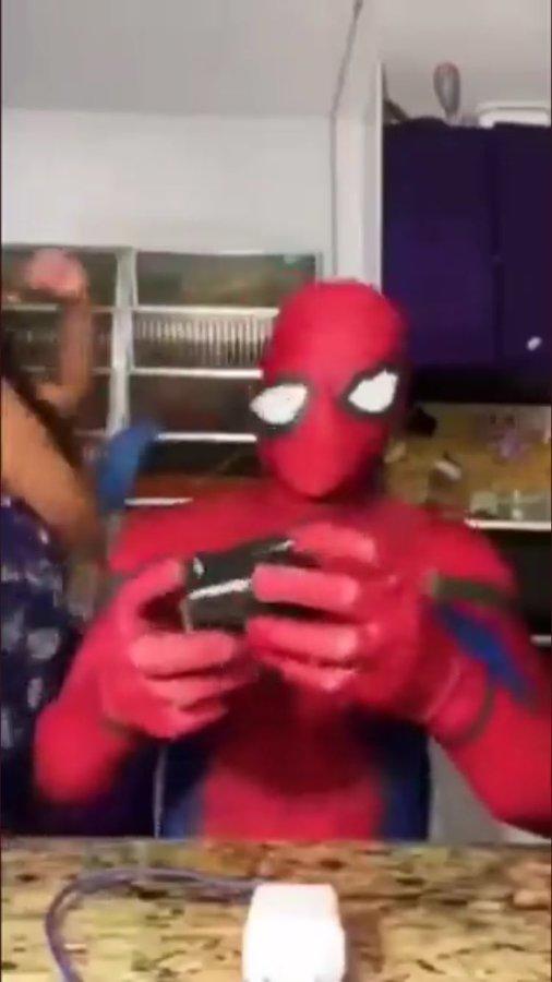 i tried turning the original vid into a gif but i couldn't. 
on a semi related note, i also have absolutely no clue how to post twitter gifs.
can anyone tell me how to do either?