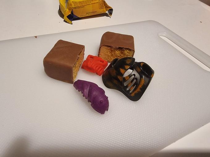 NEW ZEALANORSE CALL CRUNCHE AND THE COLOUR PURPLE ARE TRADE VARG USED UNDER LICENCE HONEYCOMB NO O NOSOTR WO