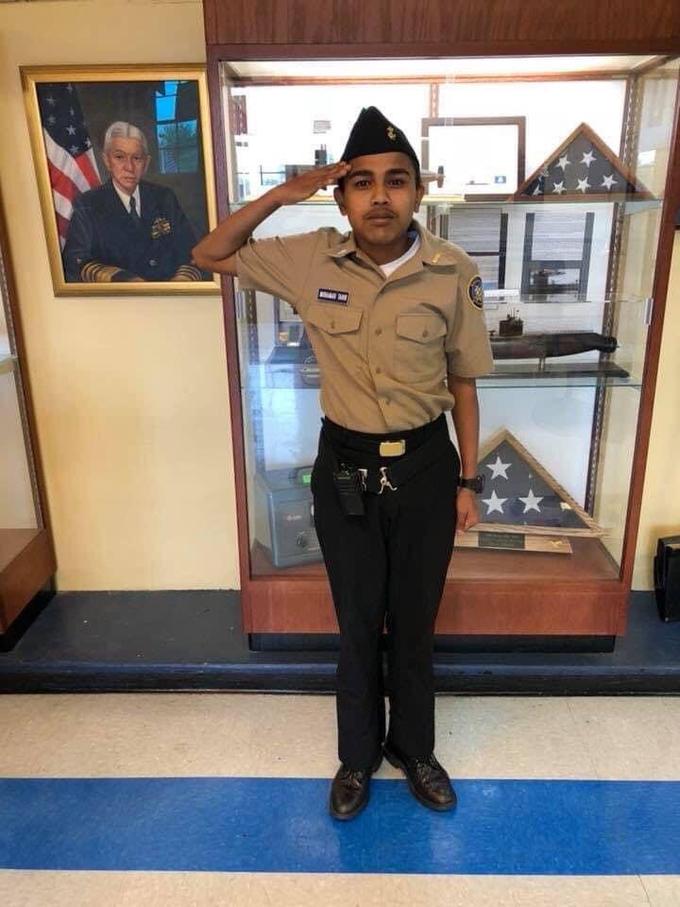 Si Patrona / Mexican Guy Saluting Meme Full Photo