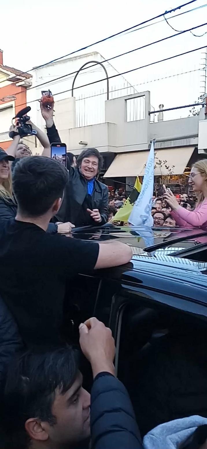 Context: Liliana López Foresi (an Argentine journalist) <a href="https://twitter.com/Mhhhm_OK/status/1712864786625544702">compared the highly controversial Javier Milei with Pochita</a>, because Pochita is the demon the rest of demons fear and because it has a chainsaw; Javier Milei also uses a chainsaw to symbolize his plans to heavily reduce the State. La Libertad Avanza <a href="https://twitter.com/DianaMondino/status/1712888553691136227">embraced this comparison</a>. The linked footage is edited, but it's the most complete fragment I could find online, C5N has not posted the unedited fragment.