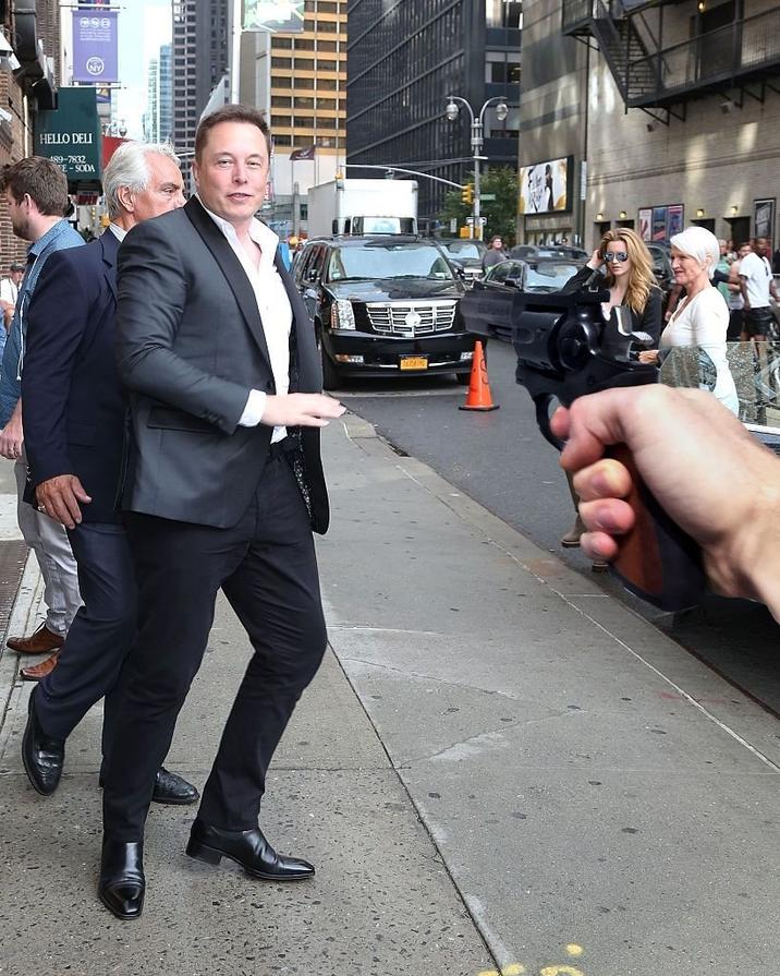 998 CRESTERE HELLO DELI 489-7832 E-SODA M MANA -- WWW.LO