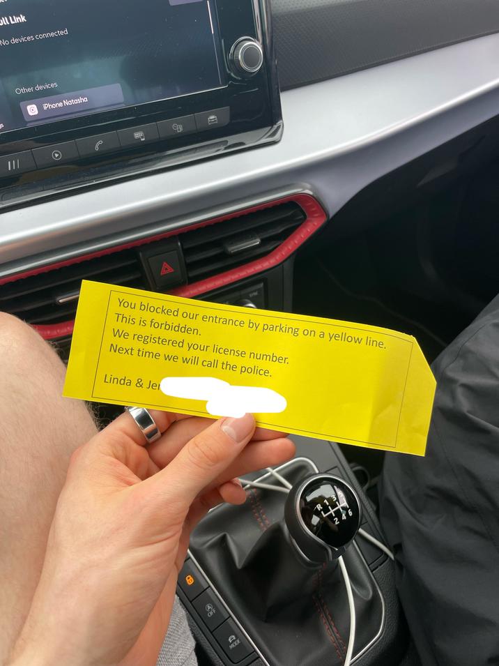 gs ull Link No devices connected Other devices iPhone Natasha SYNC You blocked our entrance by parking on a yellow line. This is forbidden. We registered your license number. Next time we will call the police. Linda & Je A R 135 246 OFF A MODE