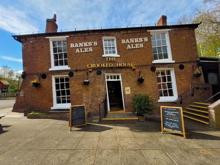 BANKS'S ALES BANKS'S ALES THE CROOKED HOUSE AN ST The CED Mult Tum CHIR ALES STEAK NIGHT FUNCTION ROOM AVAILABLE TO HIRE