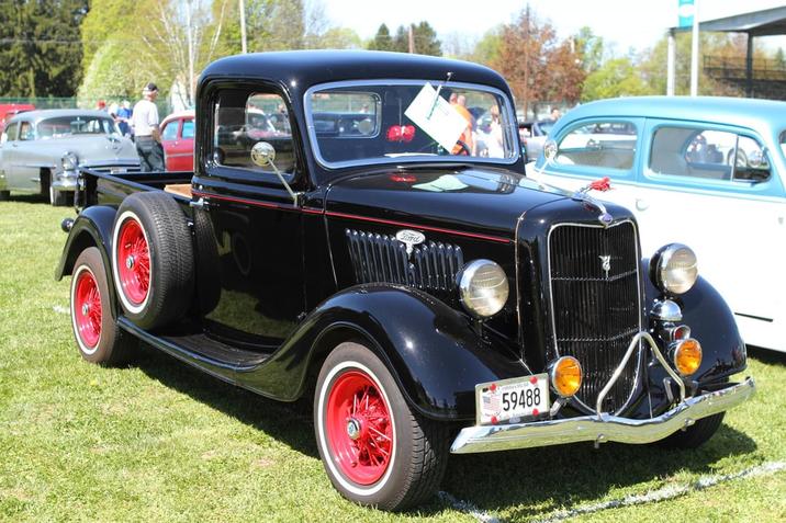 25 Old School Classic Pickup Trucks That Rule The Roads | Know Your Meme