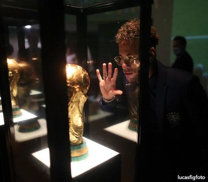 Neymar Trophy Meme Original Neymar Looking At World Cup Trophy Know Neymar Trophy Meme Original Neymar Looking At World Cup Trophy Know