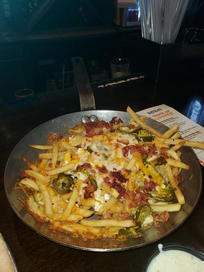 ROTOLOS A TASTE OF SUMMER GH QUARTER FRIS CHILI S RTL www gpoles, ta CHILI CHICKEN PIZZA www.chill sauce 22