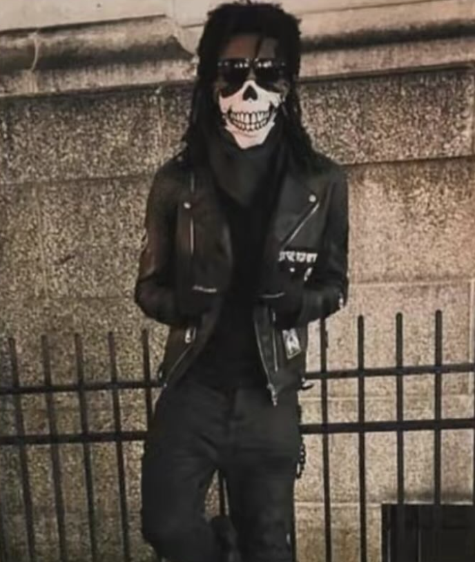 A photo allegedly showing underground "rap":https://knowyourmeme.com/memes/cultures/rap-hip-hop producer TDF wearing a skull facemask.