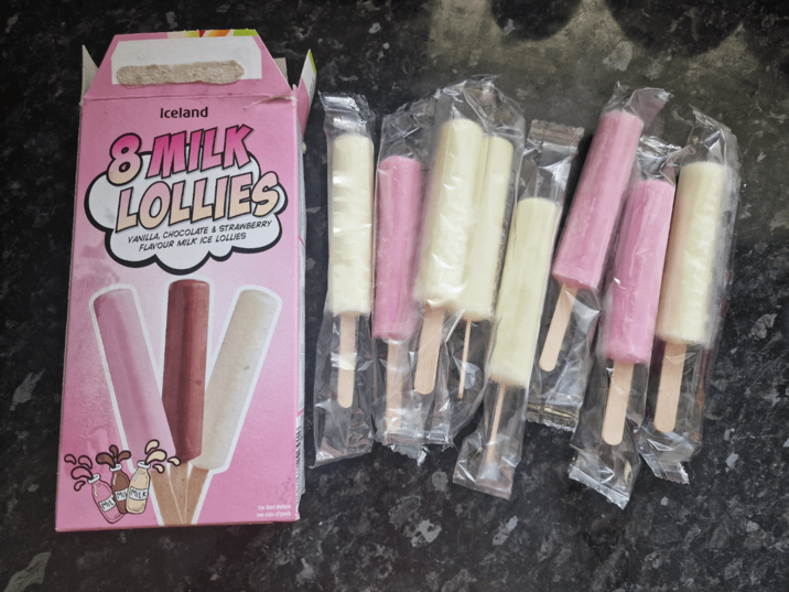 Iceland 8 MILK LOLLIES VANILLA, CHOCOLATE & STRAWBERRY FLAVOUR MILK ICE LOLLIES MILK For Best Before see side of pack