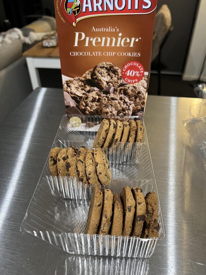 THERE IS NO SUBSTITU Australia's Premier CHOCOLATE CHIP COOKIES CHOCOLAE 40% CHIPS