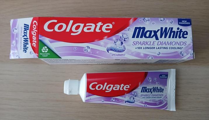 NEW DIAMONDS Colgate Max White Recyclable Tubes SPEARMINT SPARKLE DIAMONDS +10X LONGER LASTING COOLING* MaxWhite Colgate NEW DIAMONDS O Colgate Max White SPARKLE DIAMONDS +10X LONGER LASTING COOLING ARMENT