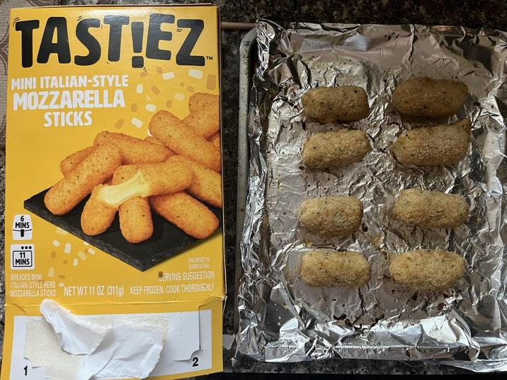 TASTLEZ MINI ITALIAN-STYLE MOZZARELLA STICKS TM 6 MINS MINS BREADED MINI ITALIAN-STYLE HERB ENLARGED TO SHOW DETAIL SERVING SUGGESTION MOZZARELLA STICKS NET WT 11 OZ (311g) KEEP FROZEN. COOK THOROUGHLY 2