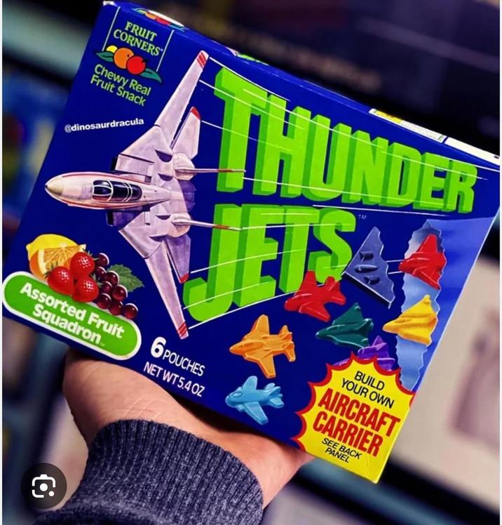 FRUIT CORNERS Chewy Real Fruit Snack @dinosaurdracula Assorted Fruit Squadron THUNDER TM JETS 6 POUCHES NET WT 5.4 OZ BUILD YOUR OWN AIRCRAFT CARRIER SEE BACK PANEL 宫