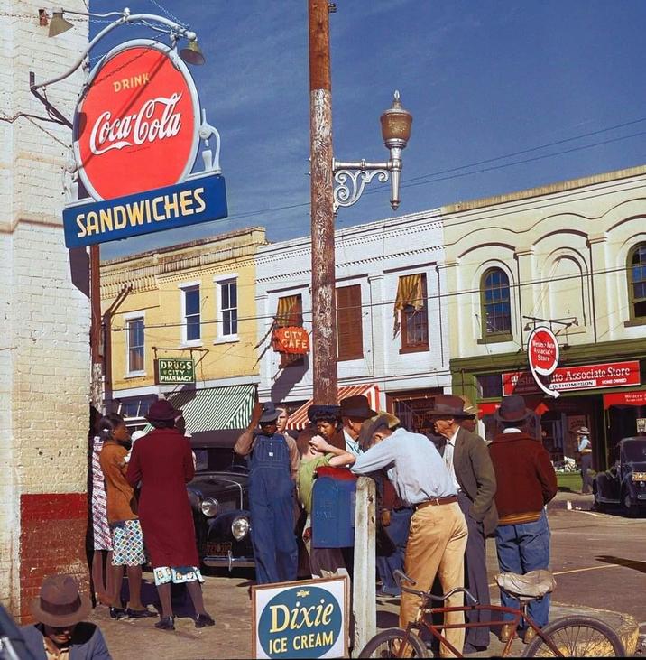 DRINK Coca-Cola SANDWICHES DRUGS UCITY PHARMACY CITY CAFE Weste Aut Associate Store NAIL Dixie ICE CREAM uto Associate Store D.THOMPSON HOME OWNED Western Ame