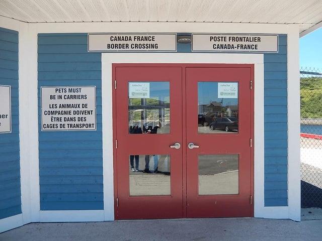 er PETS MUST BE IN CARRIERS LES ANIMAUX DE COMPAGNIE DOIVENT ÊTRE DANS DES CAGES DE TRANSPORT CANADA FRANCE BORDER CROSSING POSTE FRONTALIER CANADA-FRANCE